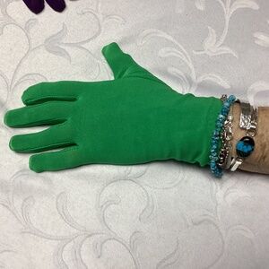 NYLON GLOVES LADIES GREEN STRETCHY. LOVELY NEW 💚💚💚💚💚